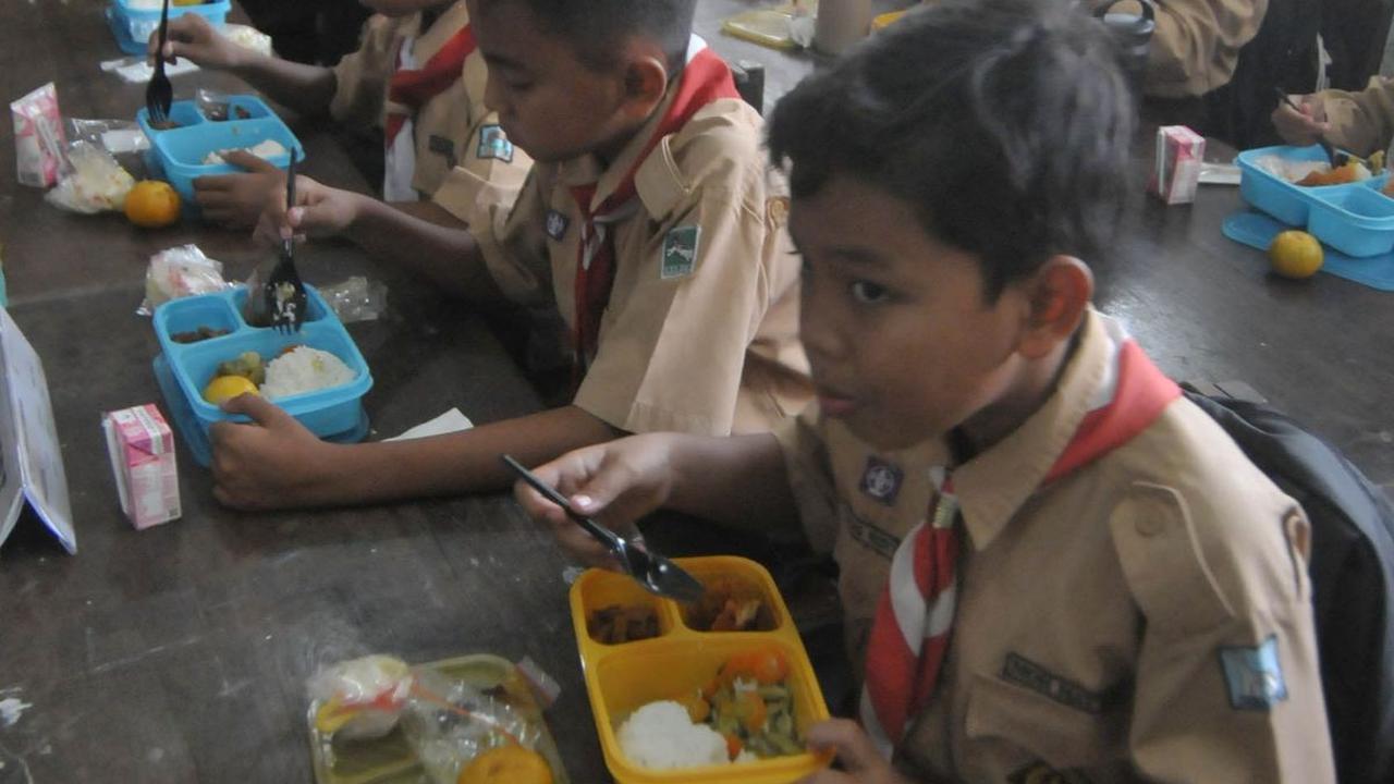 "Selama uji coba ini kami menggunakan dana MPG sendiri. Kami melibatkan UMKM katering dalam penyiapan bahan makanan bergizinya," ujarnya.&nbsp;Foto: Merdeka.com/Imam Buhori