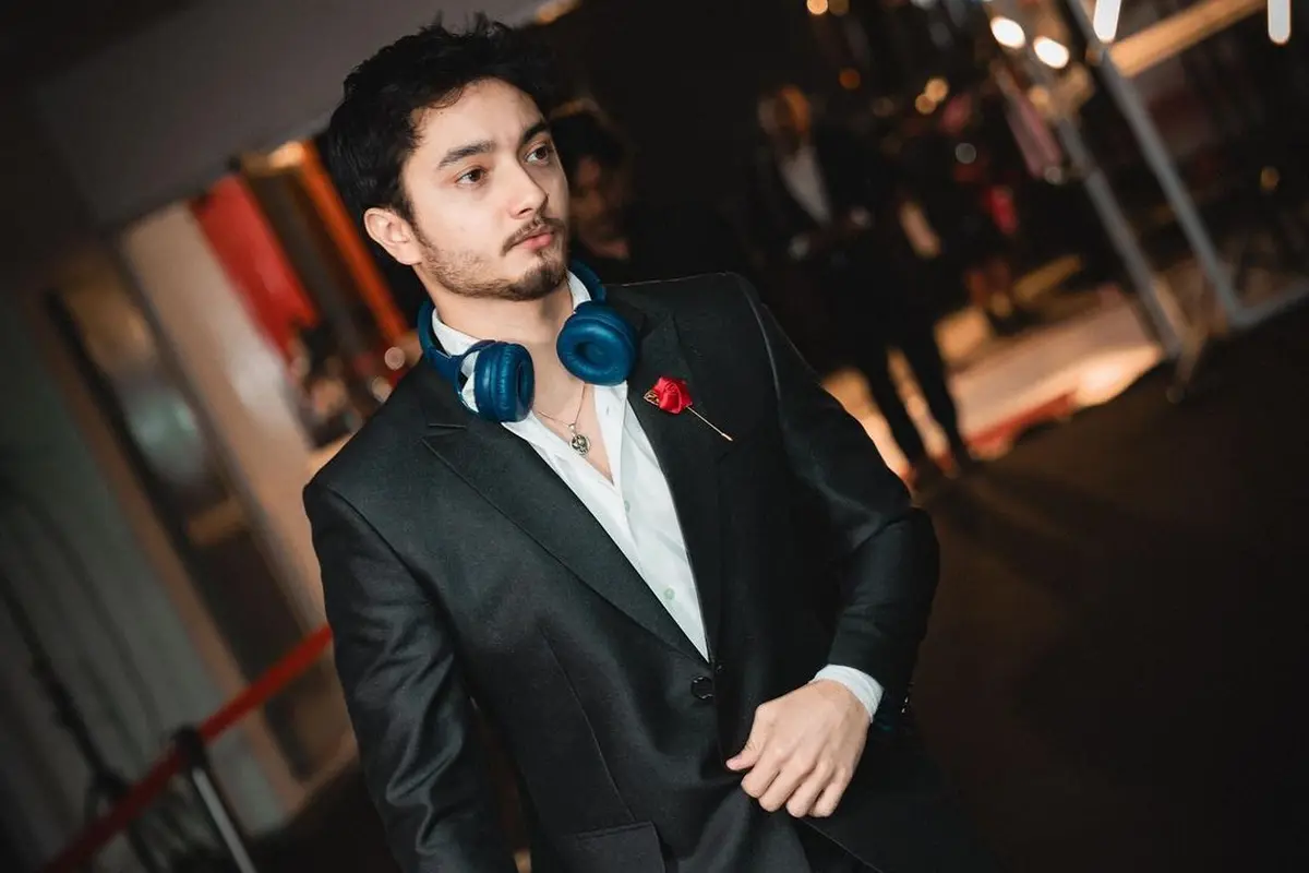 Gaya gentleman Bryan Domani