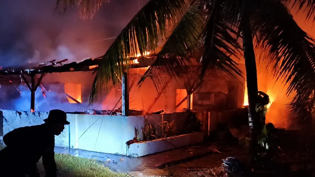 Kebakaran hebat melanda Paradise Surf Camp di Pekon Tanjung Setia, Kecamatan Pesisir Selatan, Kabupaten Pesisir Barat, Lampung. (Dok. Istimewa).