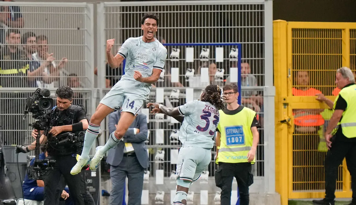 Nerazzurri sempat memimpin terlebih dahulu namun justru harus menelan pil pahit. Keunggulan awal malah berbalik menjadi kekalahan di hadapan suporter sendiri. (AP Photo/Luca Bruno)
