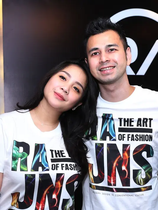 Suami dari artis Nagita Slavina ini sadar akan namanya yang cukup bisa mengundang keuntungan, maka Raffi Ahmad membuka bisnis fesyen RA Jeans. (Nurwahyunan/Bintang.com)