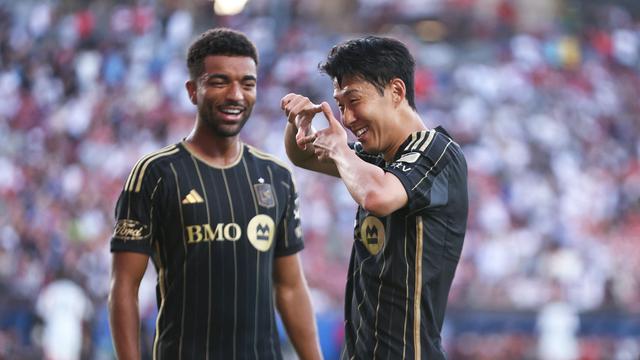 Son Heung-min (Kanan)