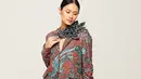 <p>Hari Batik Nasional yang diperingati pada tanggal 2 Oktober 2024, selalu dinanti. Momen penting ini didedikasikan untuk merayakan dan melestarikan kekayaan warisan budaya Indonesia. Batik, sebagai salah satu kekayaan budaya, bukan hanya sekadar wastra, namun juga merupakan ungkapan seni dan identitas bangsa yang menjadi kebanggaan Tanah Air. Dalam semangat memperingati hari istimewa ini, Amanda Hartanto, seorang desainer tekstil meluncurkan koleksi terbaru dan instalasi yang bertajuk &ldquo;The 5 Senses of Batik&rdquo;. [ Foto dok : Amanda Hartanto Batik ]</p>
