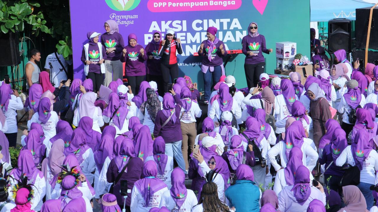 Perempuan Bangsa mengKampanyekan berbagai isu kelompok hawa secara terbuka. Hal itu dilakukan guna menunjukkan kecintaannya para wanita Indonesia saat car free day Minggu (1/12) (Istimewa)