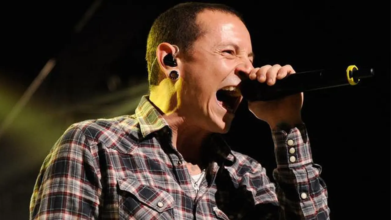 Sosok Chester Bennington yang Mencintai Keluarga