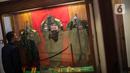 Petugas mengecek diorama di Museum Jenderal Besar DR AH Nasution, Jakarta, Rabu (28/9/2022). Tanggal 1 Oktober diperingati sebagai Hari Kesaktian Pancasila untuk mengenang korban dari peristiwa G30S/PKI yang juga merenggut nyawa putri Jenderal Besar Nasution, Ade Irma Suryani Nasution. (Liputan6.com/Faizal Fanani)