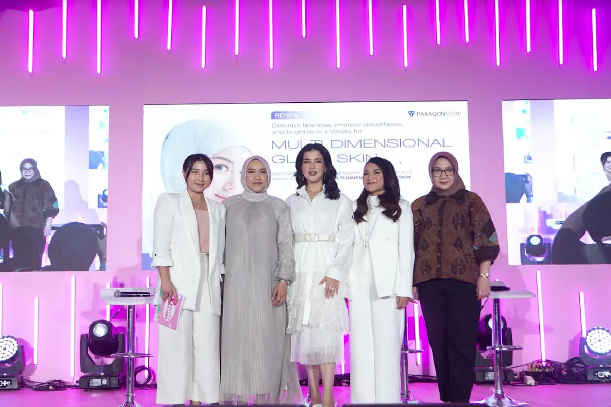 Foto suasana talk show ParagonCorp bersama para bintang tamu yang hadir