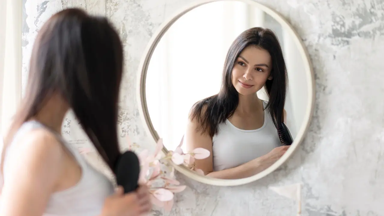Morning Mirror Smile, Cara Mudah Menumbuhkan Self Love dan Energi Positif di Pagi Hari