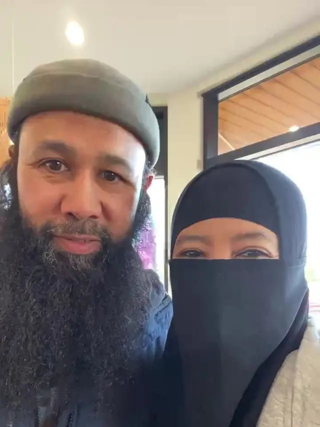 Peggy Melati Sukma dan suami (Instagram.com//peggymelatisukma_khadijah)