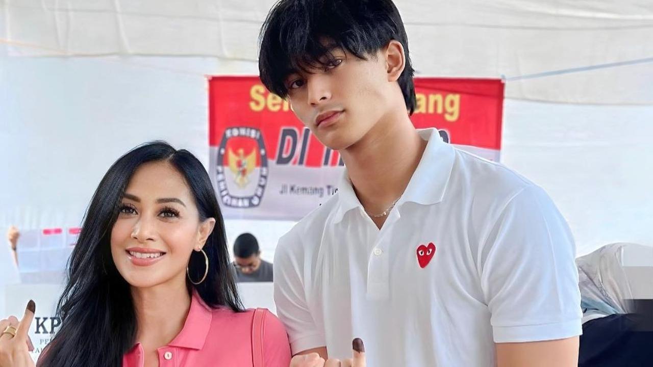 Foto-foto Diah Permatasari dan Keluarga saat Nyoblos ke TPS, Potret Ganteng Sang Putra Marco jadi Perhatian