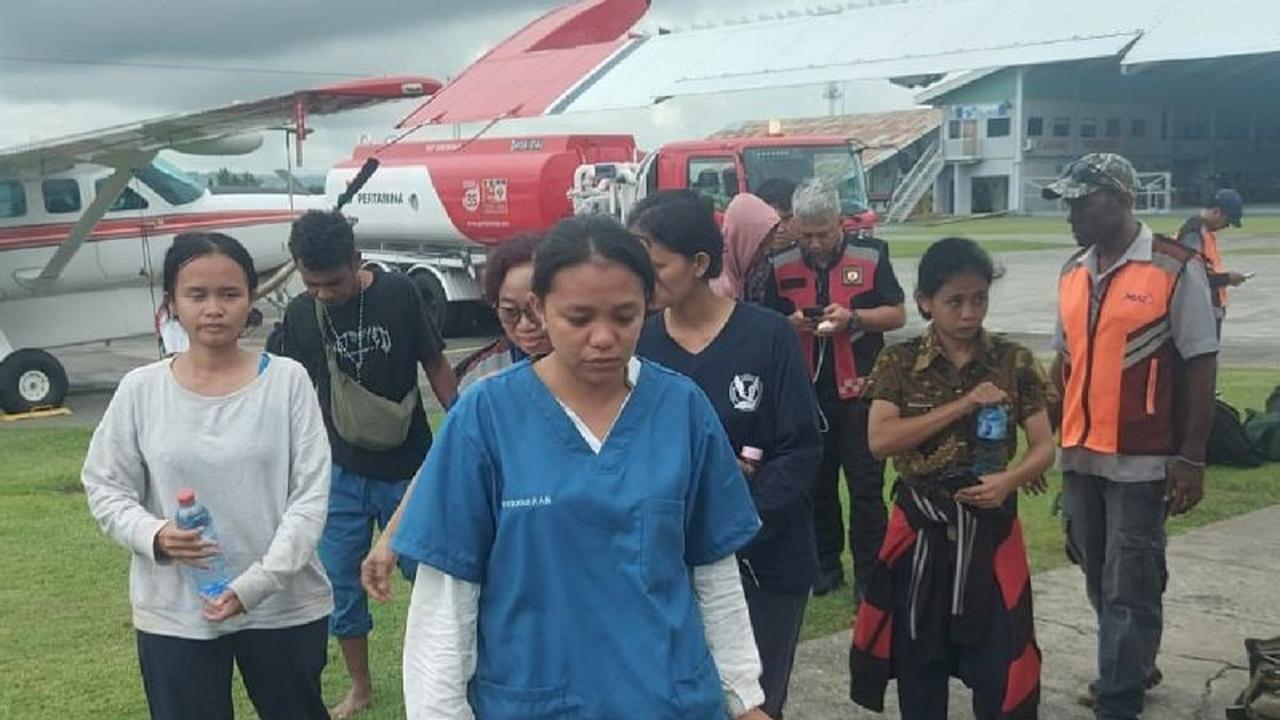 KKB Tembak Pesawat, Sembilan Guru dan Perawat Dievakuasi dari Korowai