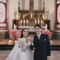 Momen sakral yang ditunggu-tunggu akhirnya tiba. Pada Rabu (03/12/2025), Brisia Jodie dan Jonathan Alden resmi mengucap janji sehidup semati dalam pemberkatan pernikahan di Gereja Katedral Jakarta. [@brisiajodie96].