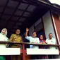 JK saat bertandang di rumah orangtuanya di Kabupaten Bone, Sulawesi Selatan. (Sekretariat Wapres)