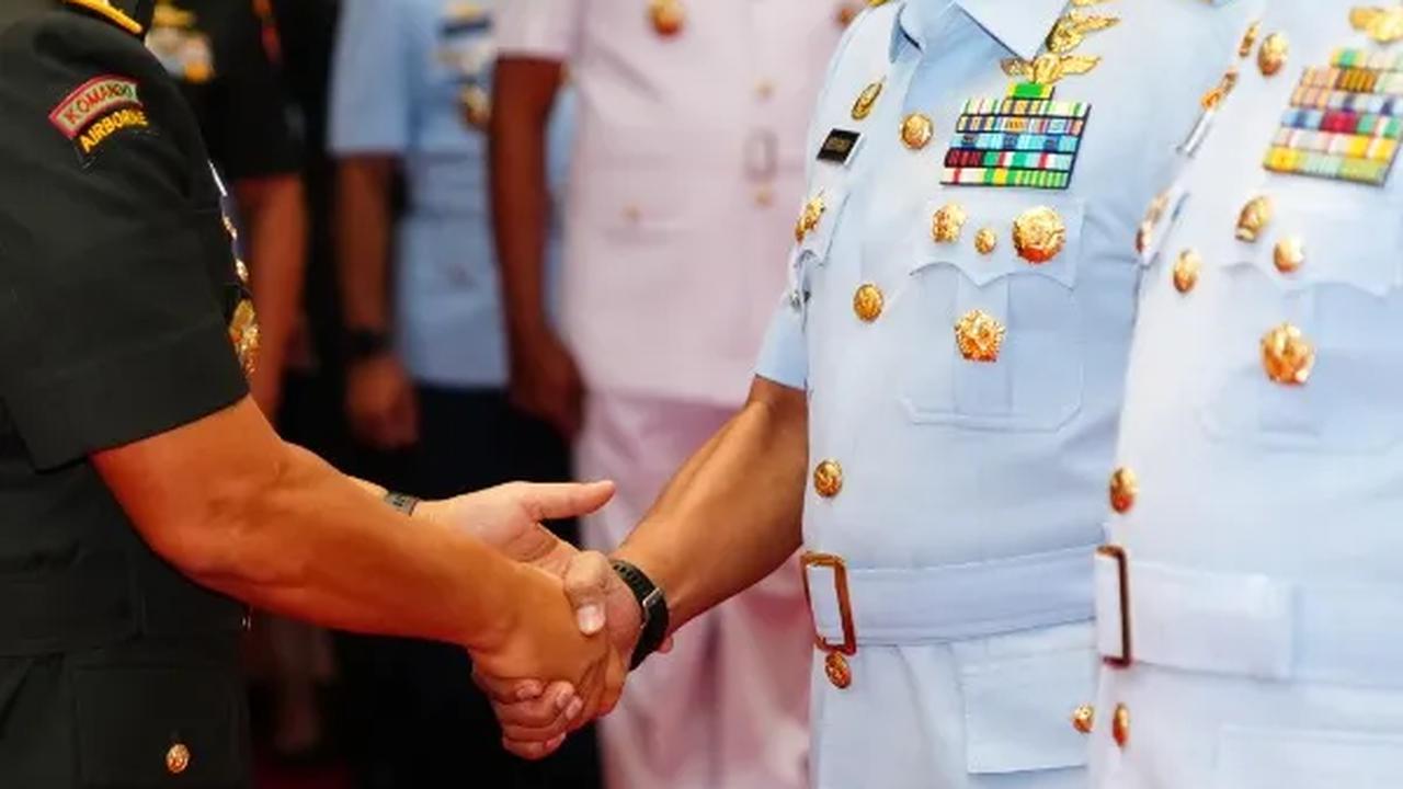 Sertijab Pati TNI, Mantan Ajudan Jokowi Resmi Jabat Pangkogabwilhan II