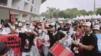 Ratusan relawan Ganjar Pranowo-Mahfud Md dari Relawan Progresif dan Pasukan Penguin (Pasukin) mengadakan aksi bersih-bersih di dalam dan sekitar Stadion Utama Gelora Bung Karno (GBK) pada Sabtu pagi 3 Februari 2024. (Ist)