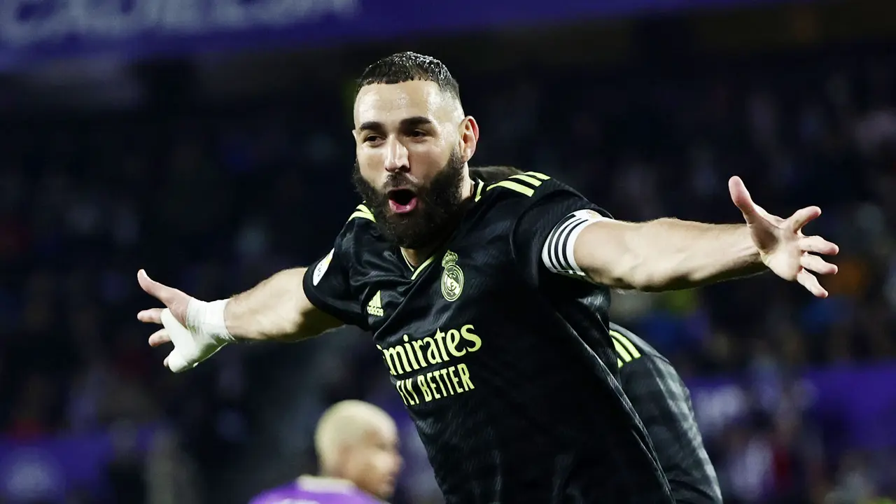 Foto: King Benzema is Back, Barcelona Ketiban Sial