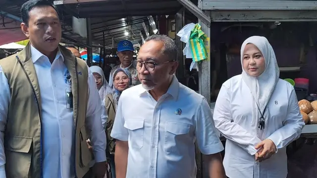 Zulhas tinjau harga bahan pangan di Makassar