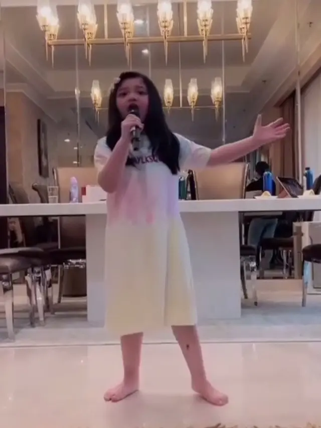 Arsy Lomba Nyanyi