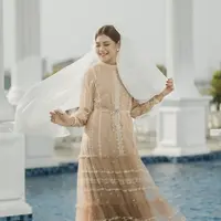 Kenakan semi abaya dengan material tille, gaya manis Kahiyang Ayu begitu memikat. [Foto: Instagram/ Kahiyang Ayu]