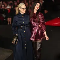 Anne Hathaway hadir di premier film terbarunya, Devil Wears Prada 2 dengan gaun sequin yang begitu stunning. [Foto: Anne Hathaway]