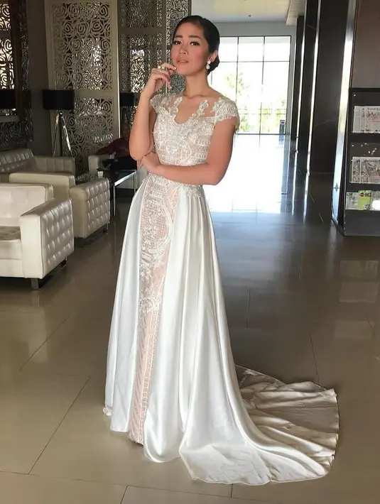 Menurut wanita kelahiran 14 Januari 1990 ini, upayanya menurunkan berat badan, ialah dengan berhenti mengonsumsi nasi, dan daging. Selain itu, dibarengi dengan rutin berolah raga. (instagram/graciaz14)