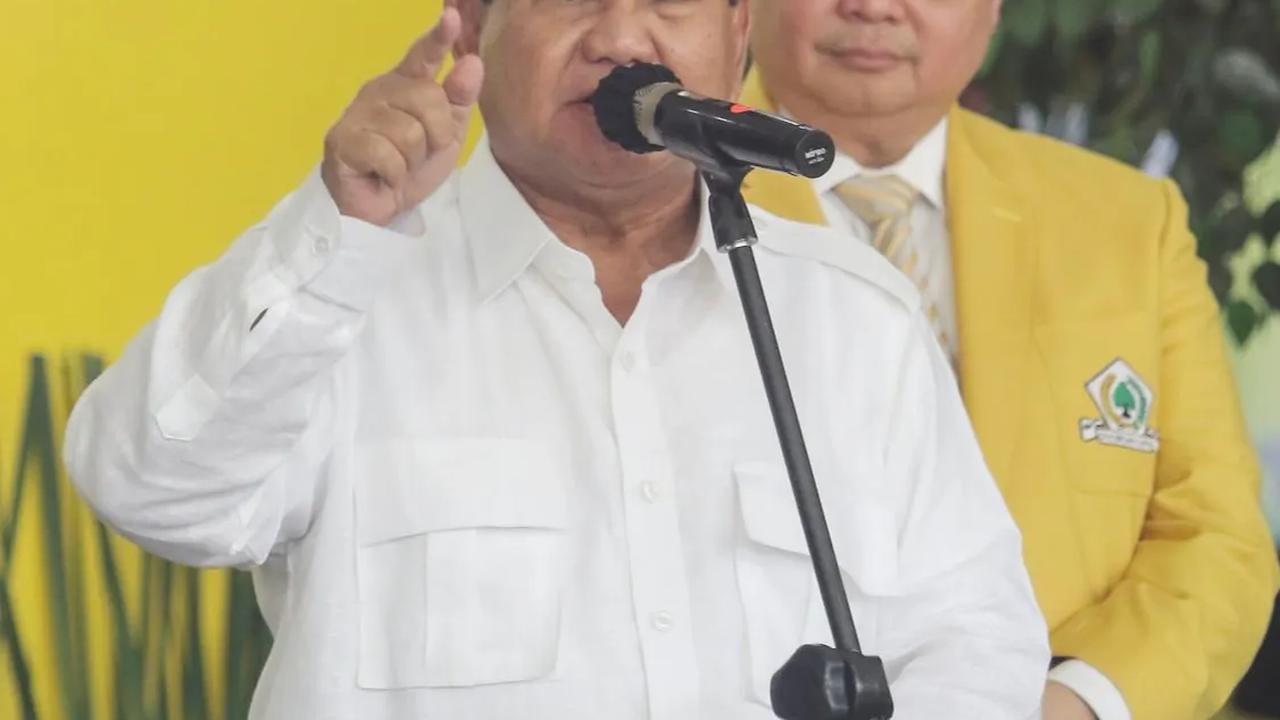 Saat memberikan sambutan, Prabowo menuturkan Golkar selalu hadir untuk membela Pancasila dan UUD 1945 saat terancam.