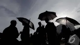 Aksi Diam Kamisan ke-380 itu merupakan aksi pertama para keluarga korban   pelanggaran HAM di tahun 2015, Istana Merdeka, Jakarta, Kamis (8/1/2015). (Liputan6.com/Faizal Fanani) 