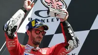 Pembalap Ducati, Andrea Dovizioso, kecewa hanya bisa finis ketiga di MotoGP Italia yang berlangsung di Sirkuit Mugello, Minggu (2/6/2019) (AFP/Tizia Fabi)