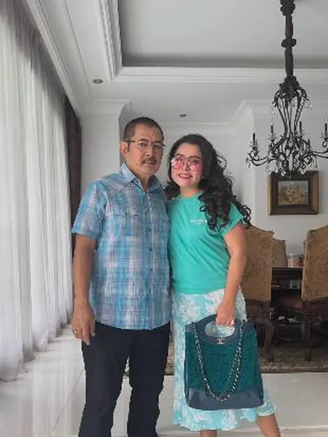 7 Potret Gaya Mayangsari Tampil Stylish dengan Tas Mewahnya, Nuansanya Senada