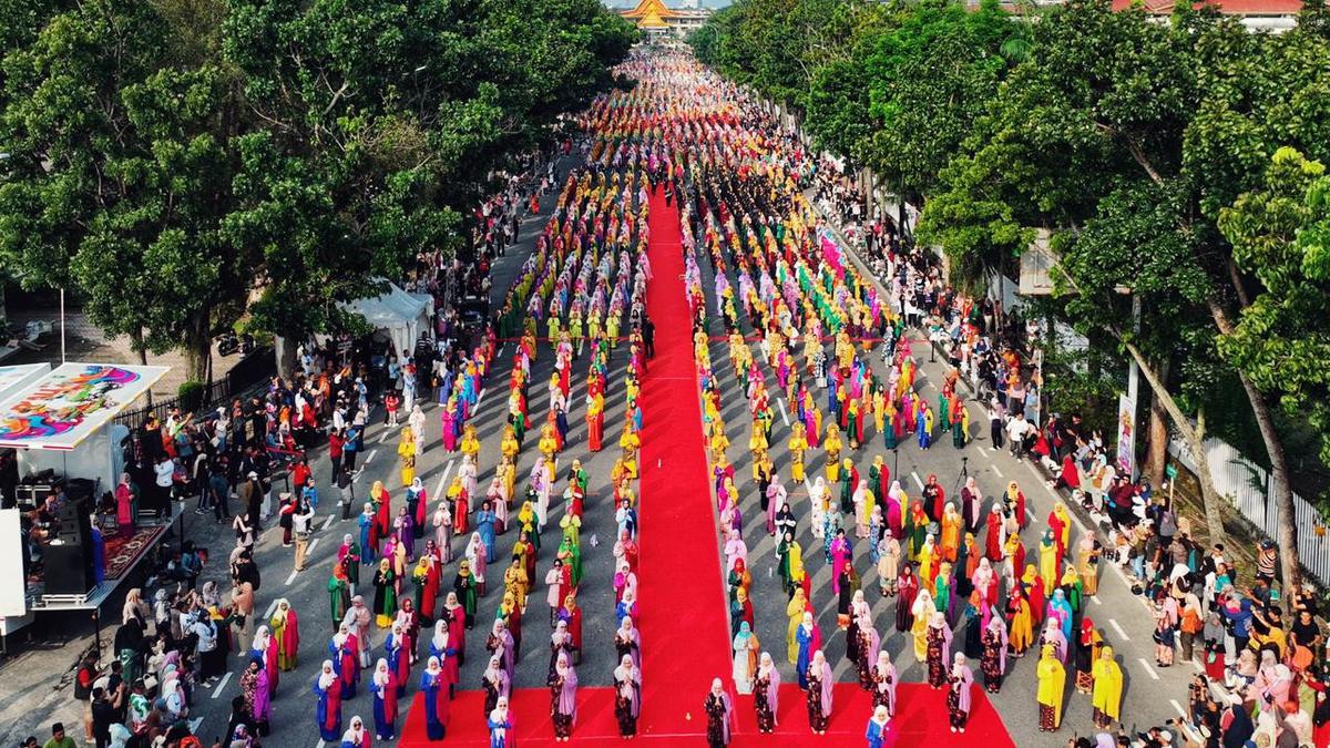 Lestarikan Budaya Melayu, Ribuan Penari Zapin Riau Pecahkan Rektor MURI