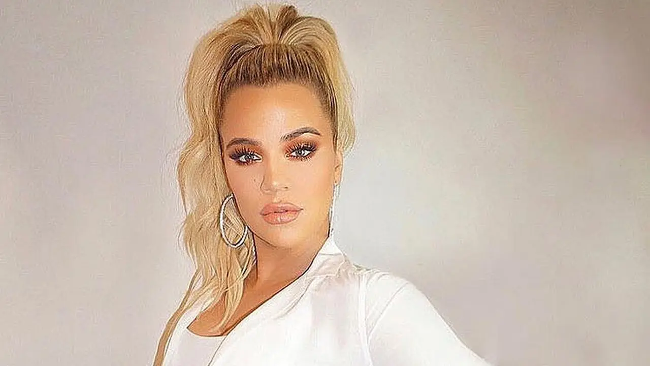 [Bintang] Khloe Kardashian