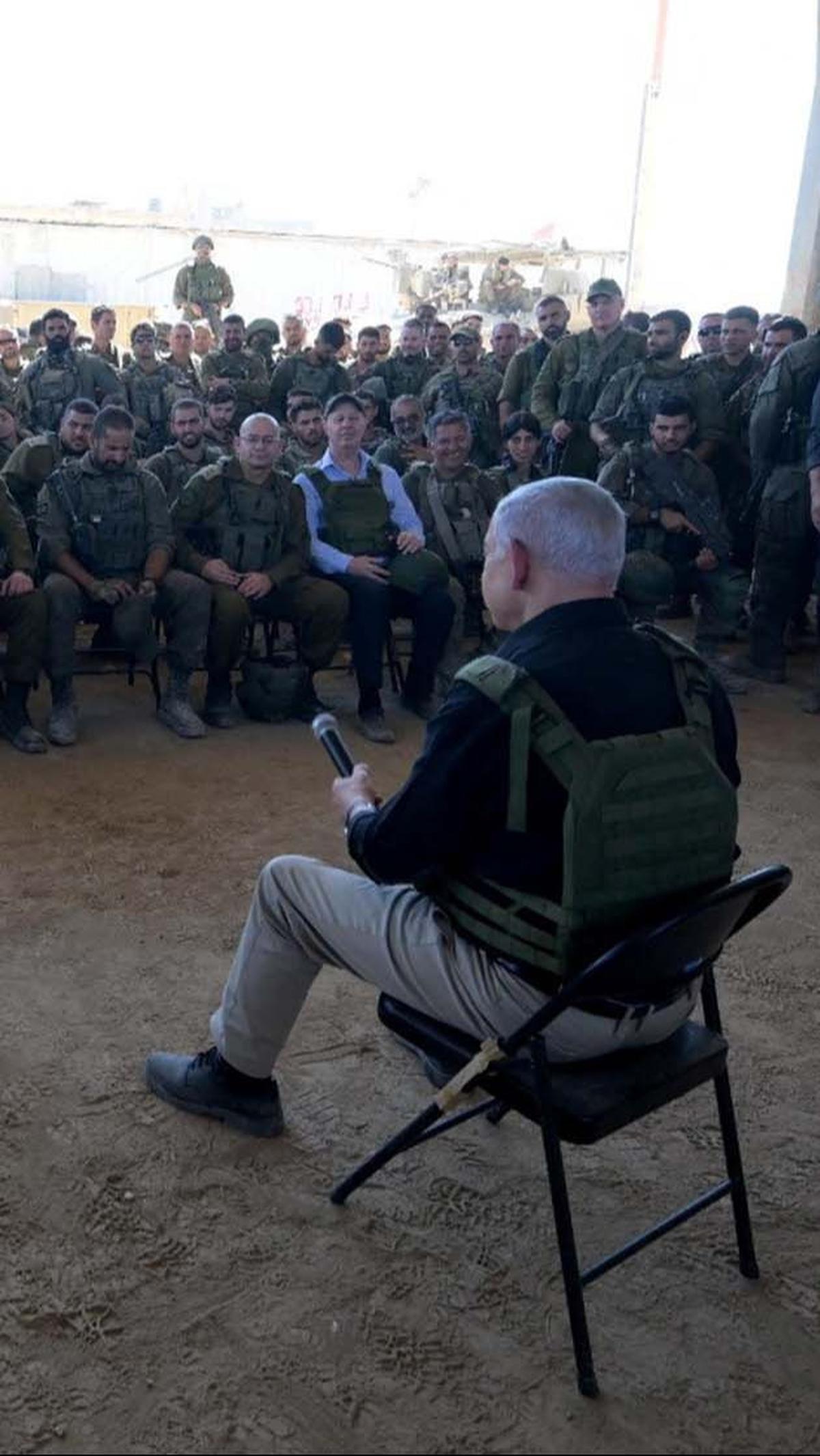 Ini menjadi kunjungan kedua Netanyahu ke Jalur Gaza sejak perang terbaru meletus pada 7 Oktober 2023.&nbsp;Foto: Avi Ohayon/GPO/Handout via Reuters