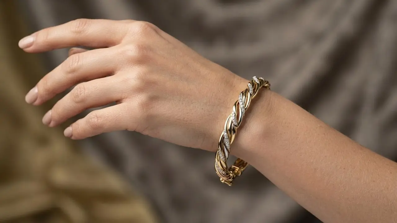Model Gelang Emas Twist Tiga Warna