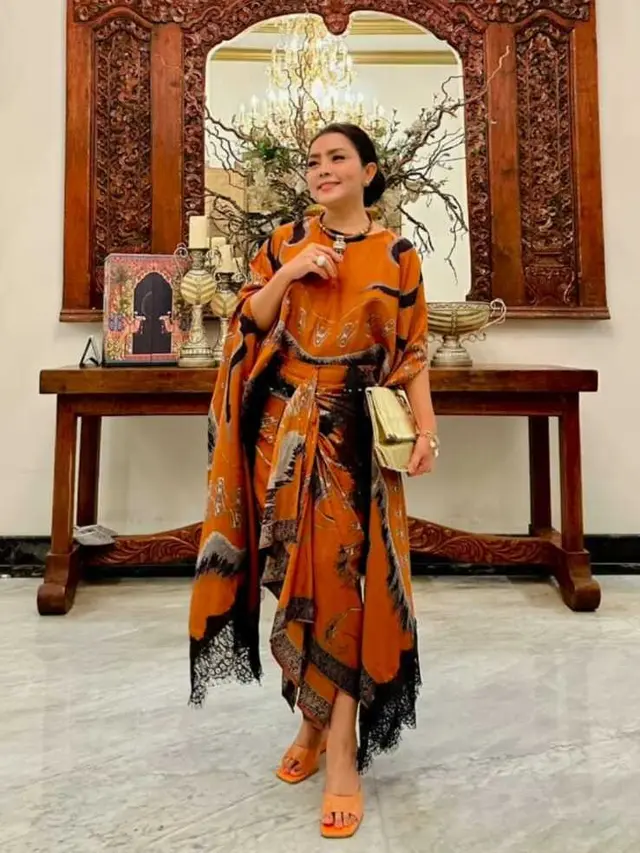 Model Gamis Mayangsari yang Bikin Penampilannya Selalu Berkelas/Instagram @mayangsari_official