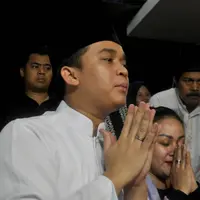 Keluarga Olga Syahputra menjelaskan ihwal penyakit almarhum. Billy Syahputra mewakili keluarga. (Foto: M.Akrom/bintang.com)