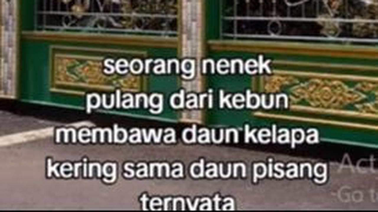 Begini penampakan bagian depan rumah sang nenek. Rumah ini megah dengan 2 lantai dan dominan berwarna putih. Sedikit sentuhan emas membuat rumah ini terlihat mewah.