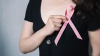 Lakukan pemeriksaan payudara baik sendiri maupun tenaga kesehatan untuk mendeteksi dini kanker payudara (Foto: ilustrasi Pexels)