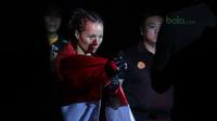 Priscilla Lumban Gaol saat bersiap melawan petarung asal Filipina, Rome Trinidad pada ajang One Championship 2018 di Jakarta Convention Center, Sabtu (12/5/2018). Priscilla menang padan ronde pertama. (Bola.com/Nick Hanoatubun)