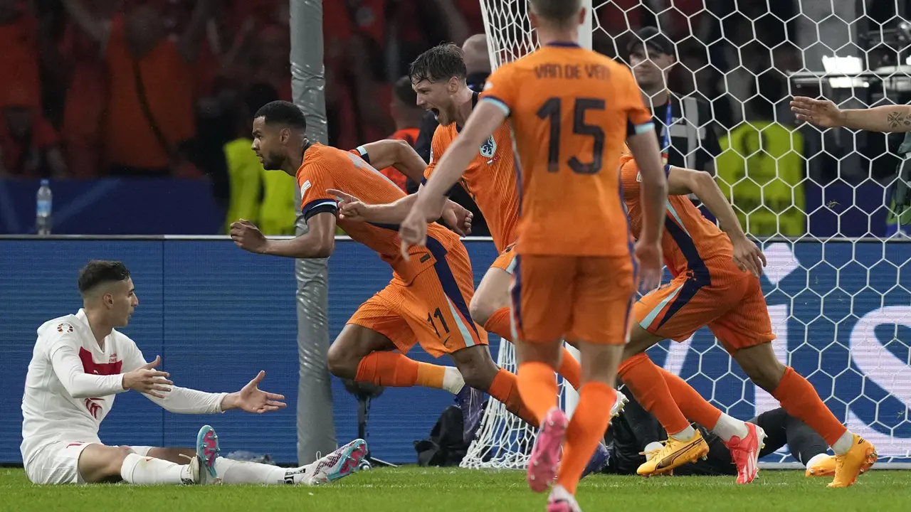 Foto: Cetak Dua Gol dalam 6 Menit ke Gawang Turki, Belanda Comeback untuk Melaju ke Semifinal Euro 2024