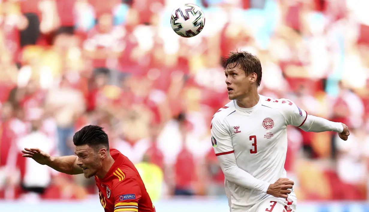 Pada 10 meit terakhir, Denmark menggencarkan serangan ke pertahanan Wales. Di menit ke-86, sontekan bek Jannik Vestergaard hampir berbuah gol sebelum membentur tiang gawang. (Foto: AP/Pool/Dean Mouhtaropoulos)