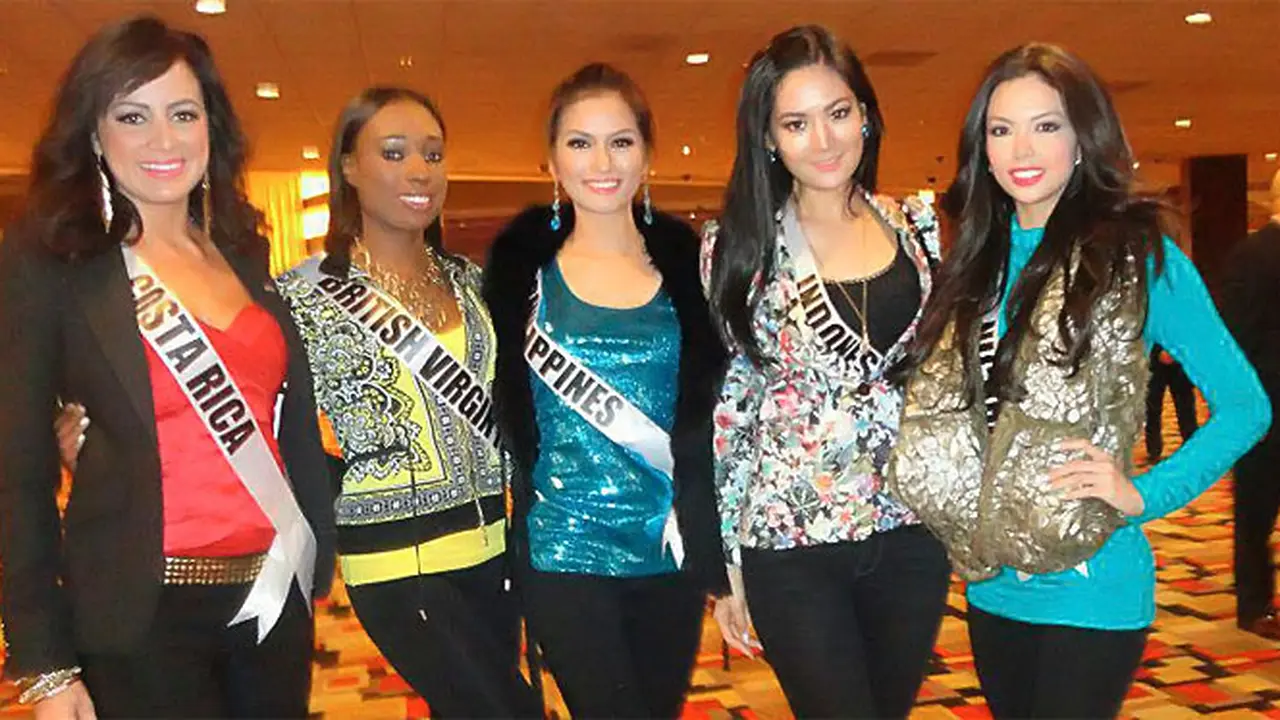 maria-selena-miss-universe-121220b.jpg
