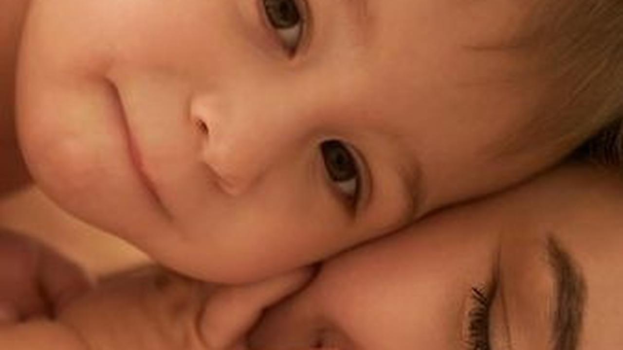 Bisakah Skin to Skin Membantu Turunkan Demam pada Bayi?