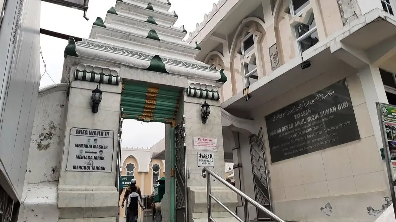 Masjid Sunan Giri di Gresik Jawa Timur