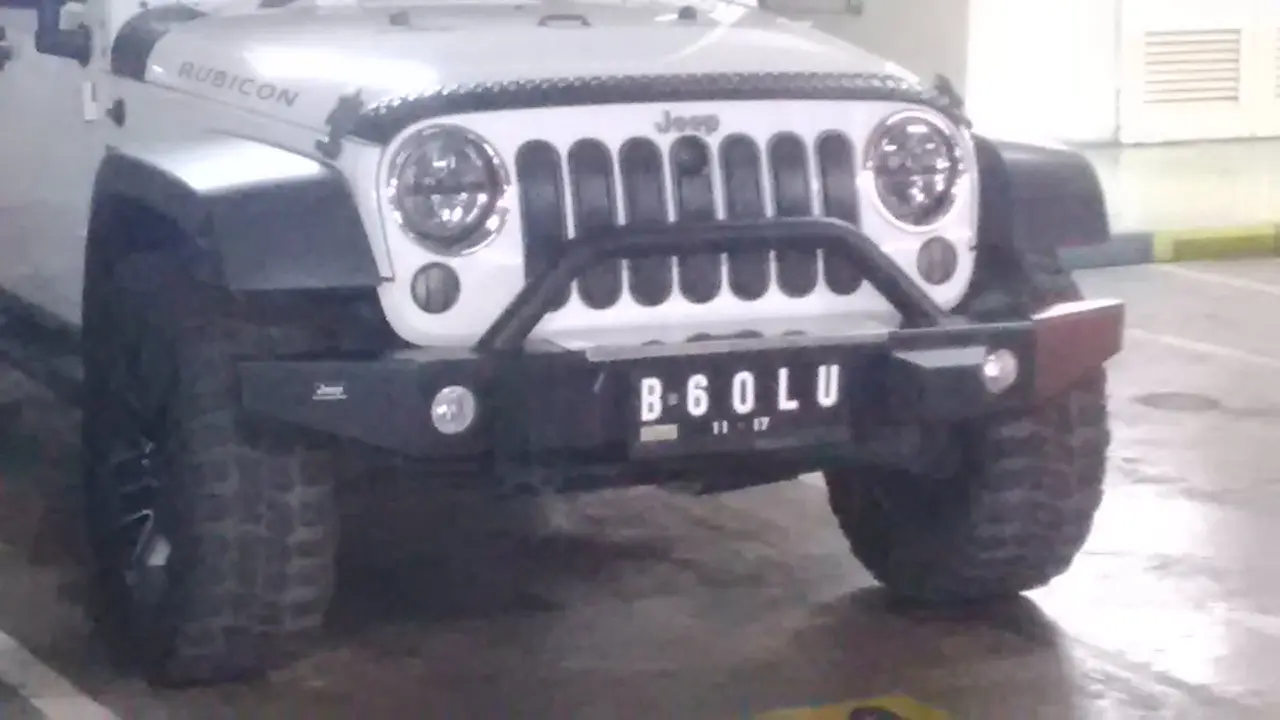 Jeep Rubicon Bernopol 'B60LU' Nongkrong di Sency