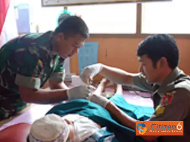 Citizen6, Nunukan: Bhakti sosial kesehatan yang digelar atas kerja sama Tim Ekspedisi khatulistiwa dengan Dinas Kesehatan Kabupaten Nunukan itu, diikuti 102 pasien berobat umum, dan 37 peserta sunatan massal. (Pengirim: Badarudin Bakri)