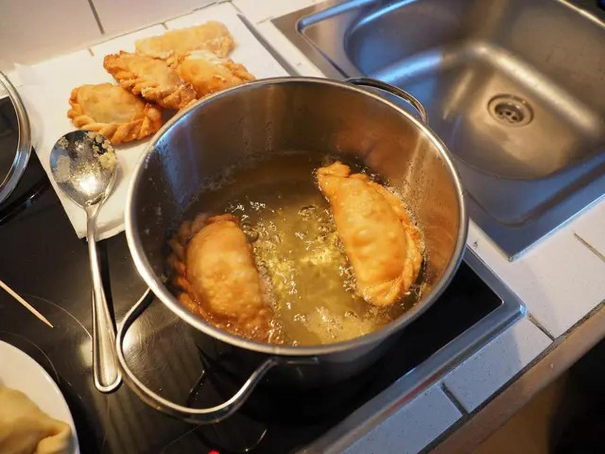 10 Makanan yang Berpotensi Memicu Kadar Kolesterol Tinggi