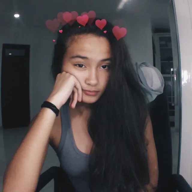 6 Potret Lawas Caitlin Halderman di Awal Karier,