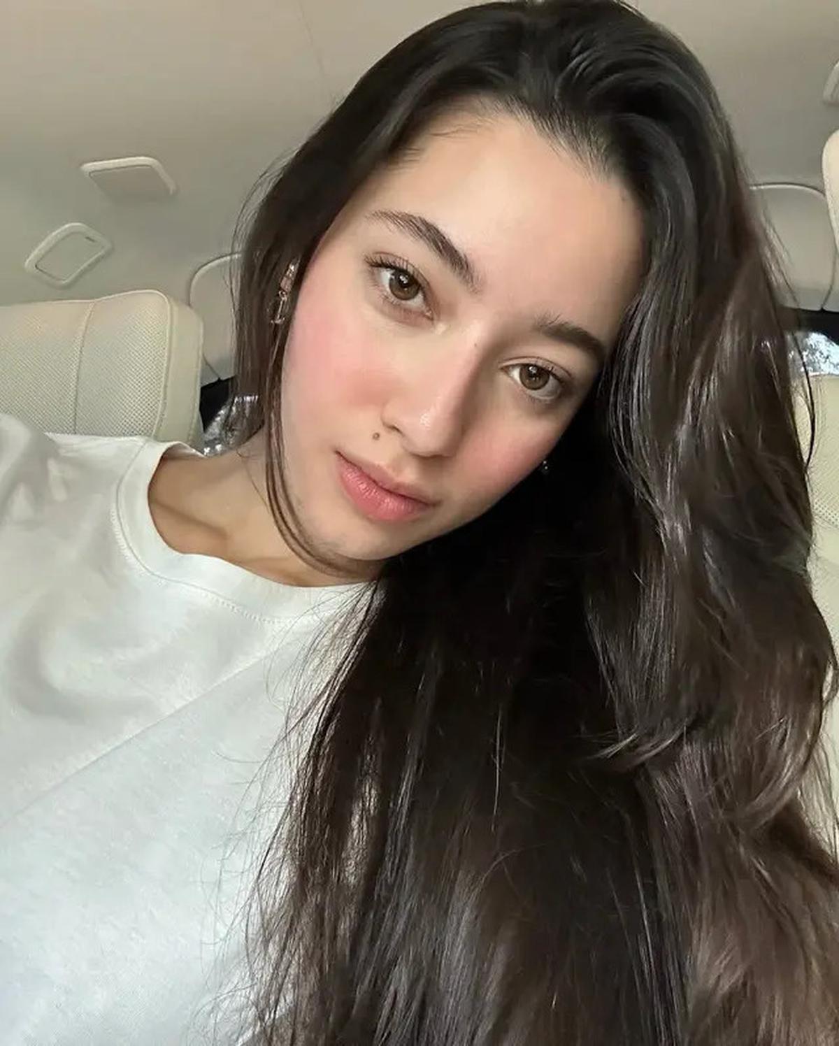 7 Pesona Ameera Khan Wanita Malaysia Kekasih Jefri Nichol, Model Internasional