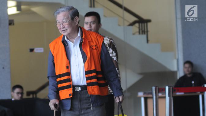 Pengusaha yang juga terpidana kasus korupsi, Tamin Sukardi usai menjalani pemeriksaan di Gedung KPK, Jakarta, Jumat (16/11). Tamin diperiksa terkait suap putusan perkara di PN Medan. (Merdeka.com/Dwi Narwoko)