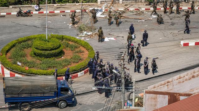 Puluhan Pengunjuk Rasa Tewas dalam Bentrokan di Myanmar